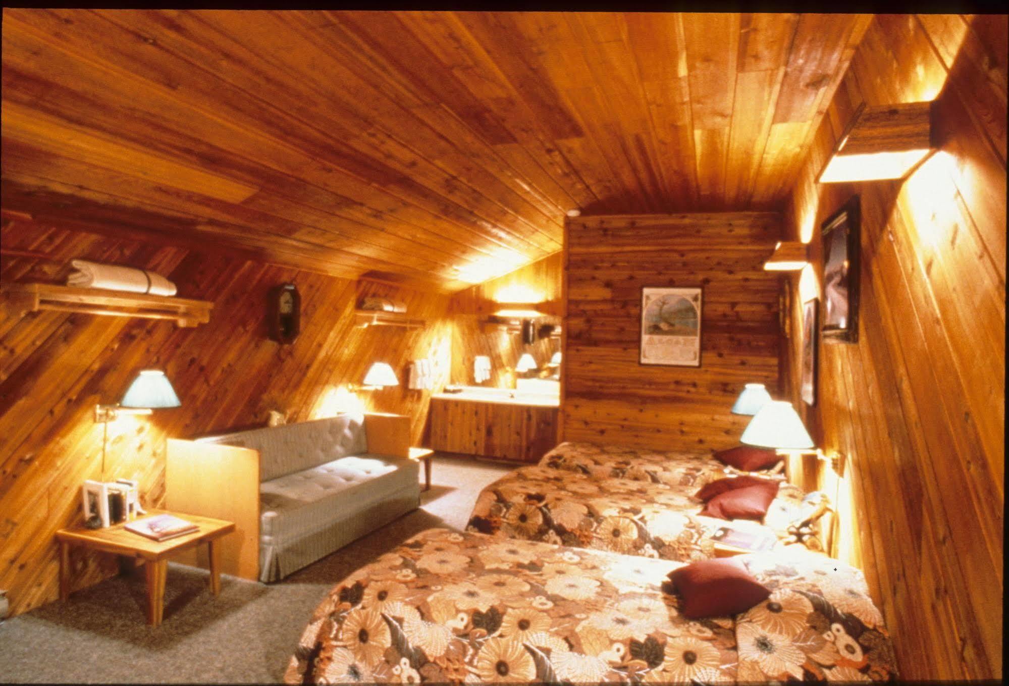Inconnu Lodge Mcevoy Lake Esterno foto