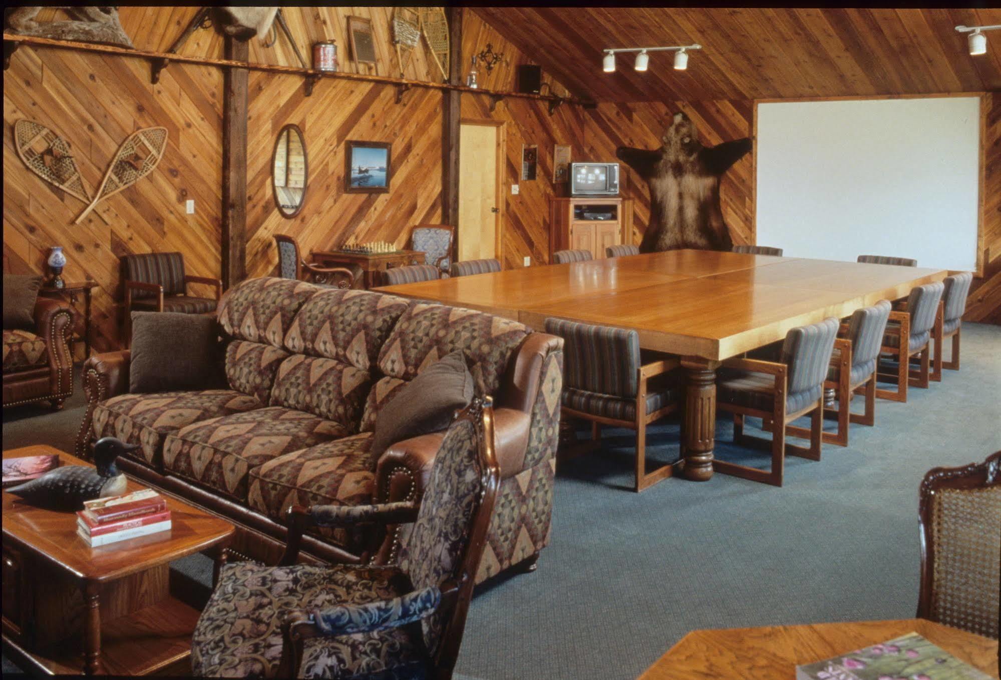 Inconnu Lodge Mcevoy Lake Esterno foto