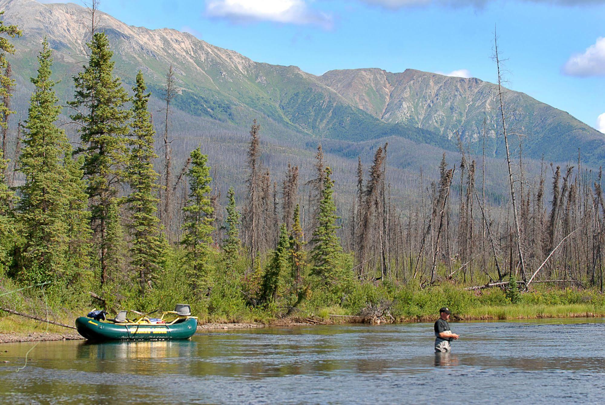 Inconnu Lodge Mcevoy Lake Esterno foto